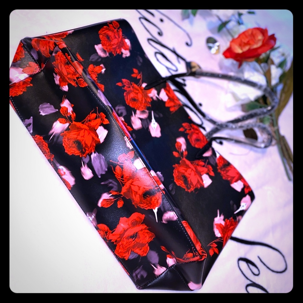•RED LEATHER & ROSES VICTORIA’S SECRET BAG•